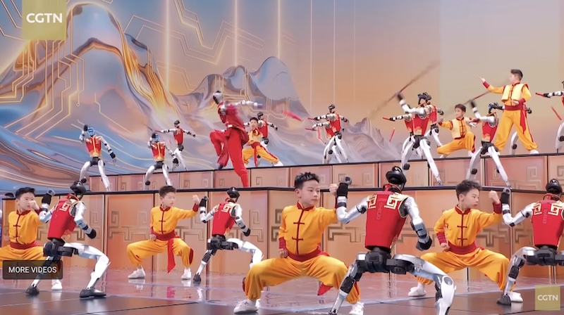 Strašan nastup kineskih robota za Kinesku novu godinu