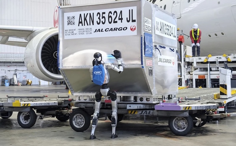 Kineski humanoidni roboti na japanskim aerodromima